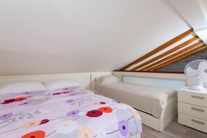 Romantic House | 1 bedroom, bed sheets - Little Stone House (Orebic)