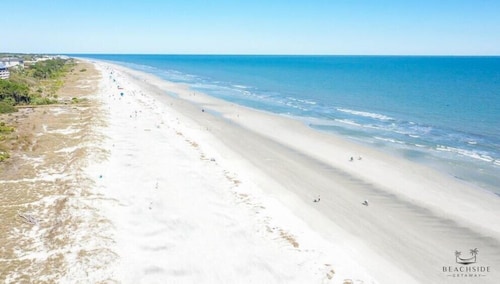 22 Ocean Club - 2 Bedroom Oceanfront Condo, courtyard view!