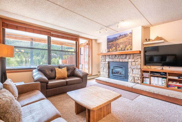 Télévision, cheminée