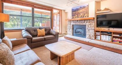 Spacious condo just steps away from the lifts, hot tub, free wifi, & parking