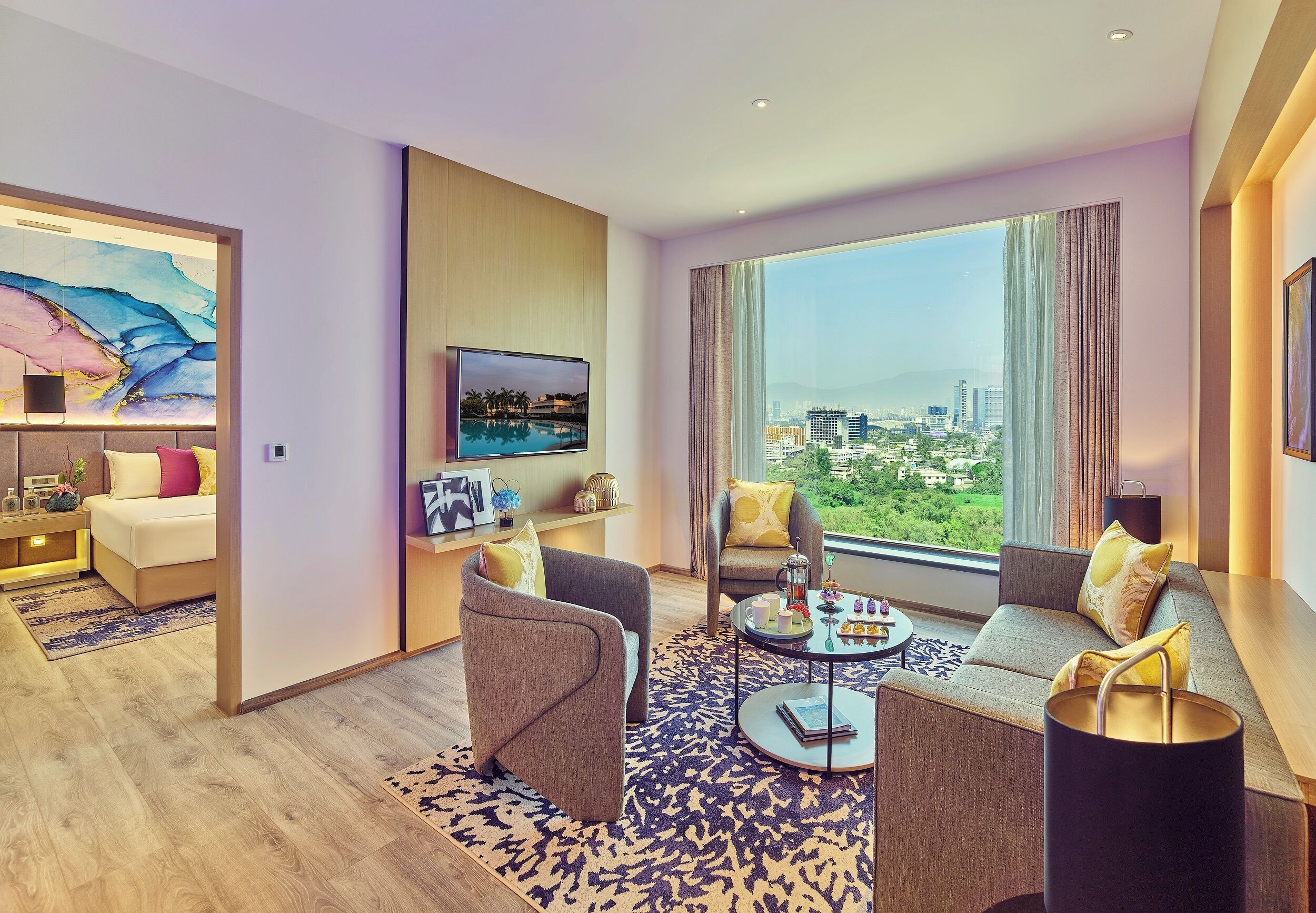 Ropa de cama de alta calidad, colchones con efecto memoria y minibar 