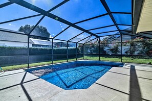 Lämmitetty uima-allas