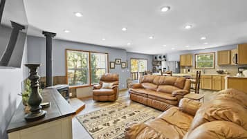 House, 3 Bedrooms | Living area