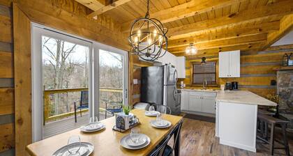 Rave ReVIEWs! Fire Pit! Hot Tub! Arcade! Location!