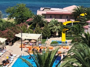Seasonal outdoor pool, open 8:00 AM to 6:00 PM, pool umbrellas - AFYTOS Ã–REN PARK MTK (Burhaniye)
