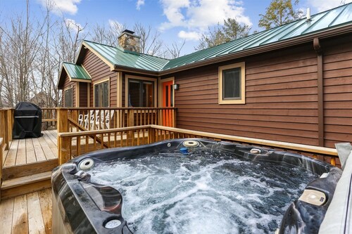 Slopeside on Timberline Mountain's Salamander Trail-Perfect in every season!