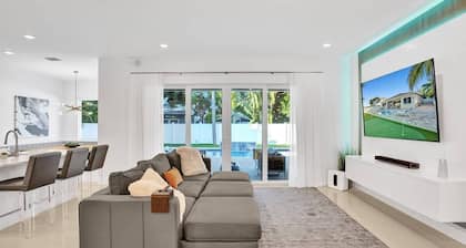 Mimosa Sunrise Villa 🏖️ Heated Pool | Dog Friendly 🐾 Near Beach