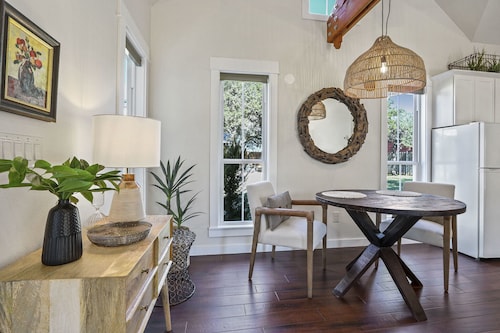 Haydon Cottage I Romantic, Dripping Springs