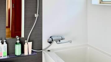 Sèche-cheveux, serviettes fournies