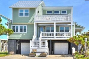 Exterior - Oak Island 2nd Row Large Beach Home with Private Gated Pool! 5 Bedrooms, 3 decks (Oak Island)