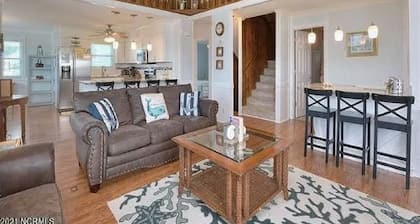 Oak Island 2nd Row Large Beach Home with Private Gated Pool! 5 Bedrooms, 3 decks