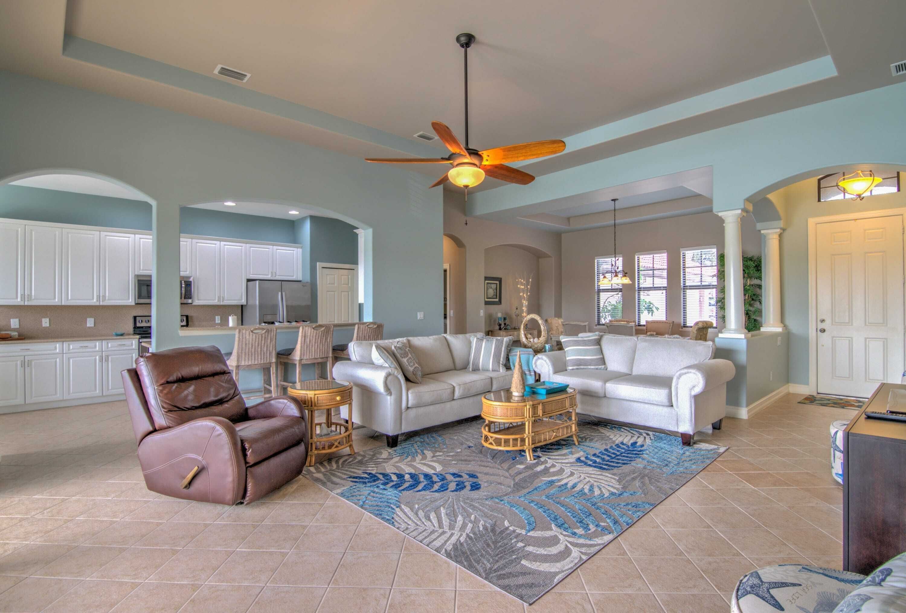 Fernseher, DVD-Player, Arbeitsbereiche, Computerbildschirme