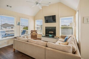TV, fireplace