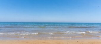 Beach Gem! High end Condo