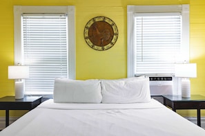 1 bedroom, iron/ironing board, WiFi, bed sheets - Curry House Room 2 - Near Duval, Pool & Balcony (Key West)