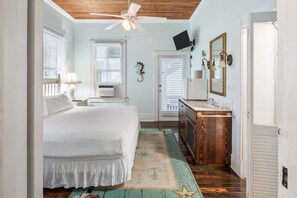 1 bedroom, iron/ironing board, WiFi, bed sheets - Curry House | Heated Pool, King Bed, 1st Floor (Key West)