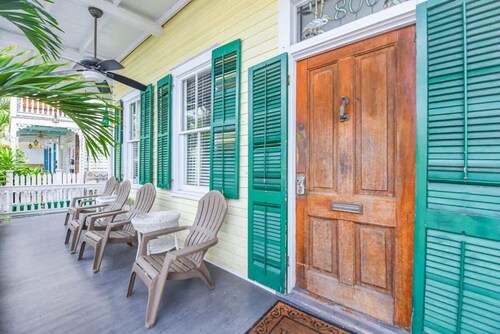 Balcony, Pool, & Near Duval - Curry House Room 8