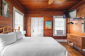 9 bedrooms, desk, iron/ironing board, WiFi