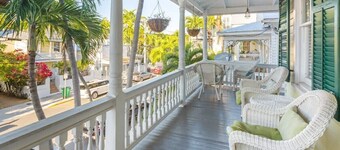 Private Heated Pool & Near Duval - The Curry House