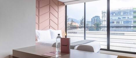 1 dormitori, planxa i posts de planxar, wifi i roba de llit