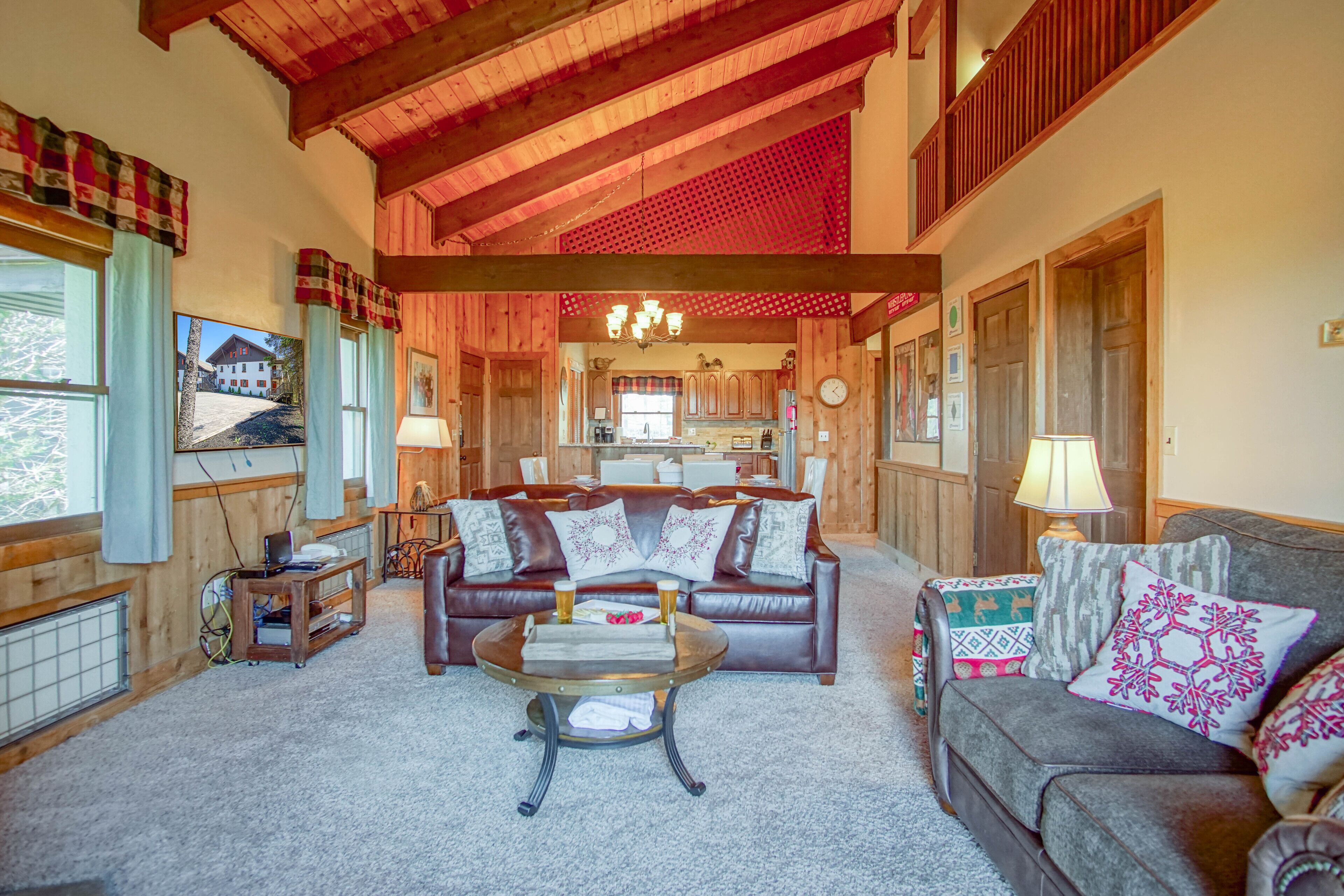 Una televisión, una chimenea