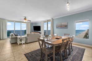 Smart TV - Beach front, Pool & Short walk to Pier Park!! (Panama City Beach)