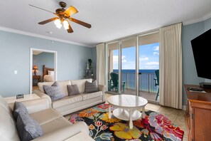 Smart TV - Beach front, Pool & Short walk to Pier Park!! (Panama City Beach)