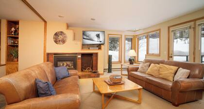 2 bedroom condo sleeps 8, ski-in/ski-out access