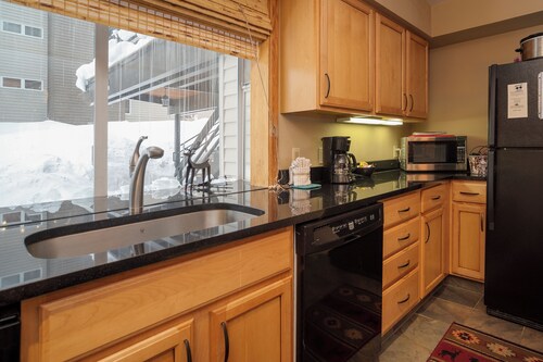 2 bedroom condo sleeps 9, ski-in/ski-out access