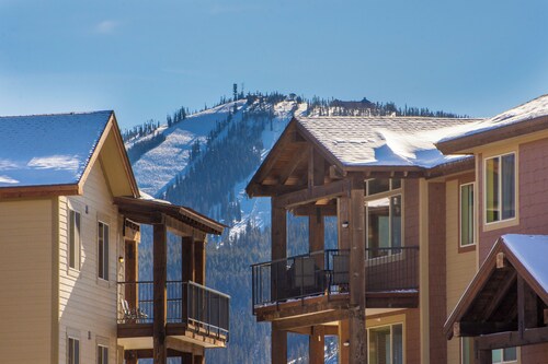 New 1 Bedroom, downtown location & lots of amenities!