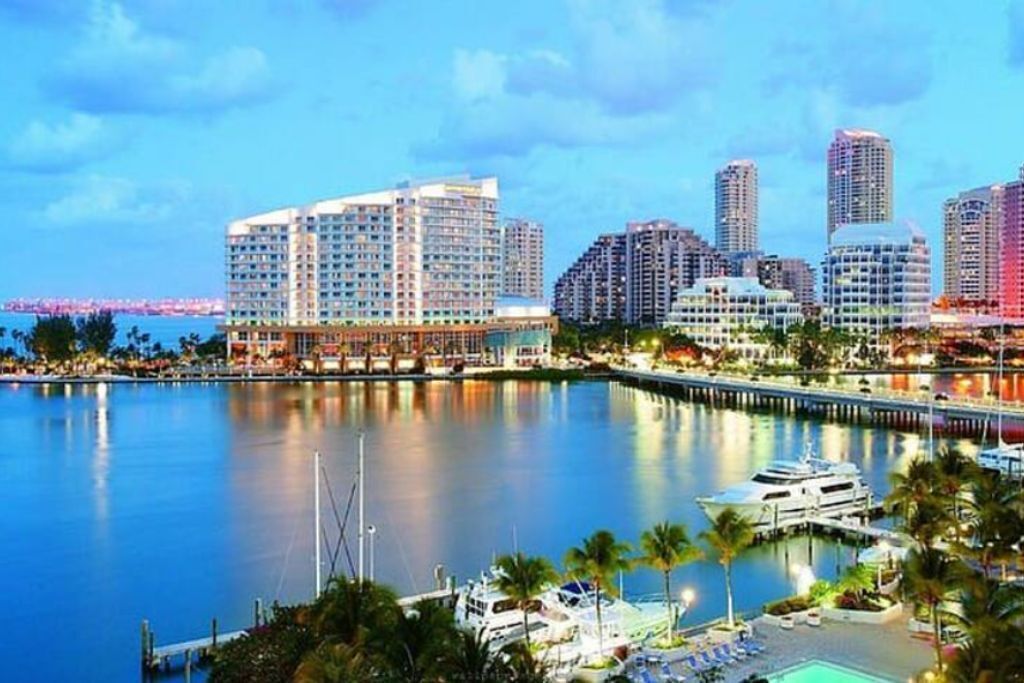 Miami Airport North-Spacious suites-Fun,Sun,Beach!