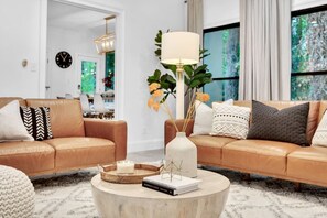 TV connectée, cheminée, espaces bureaux