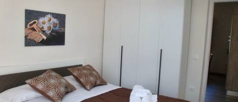 2 多间卧室、熨斗/熨衣板、上网接入