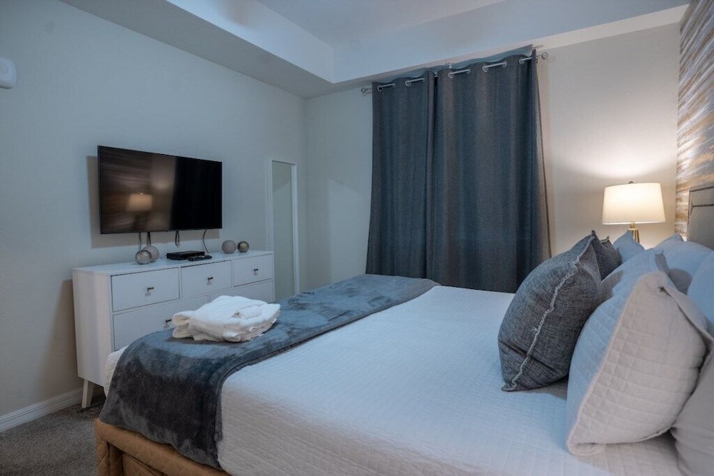 2br Storey Lake Condo + Free Pet Fee | Near Disney - Orlando