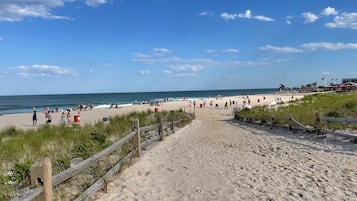 Beach nearby, sun loungers, beach towels