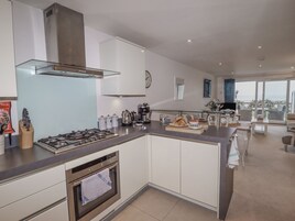 Cottage | Private kitchen | Fridge, dishwasher, electric kettle, toaster