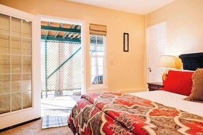 4 bedrooms, desk, travel cot, free WiFi