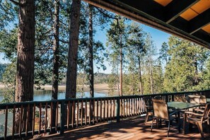 Outdoor dining - Al Fresco dining with lake views, boat slip & game room (Bass Lake)