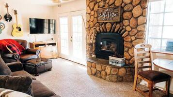 TV connectée, cheminée, espaces bureaux