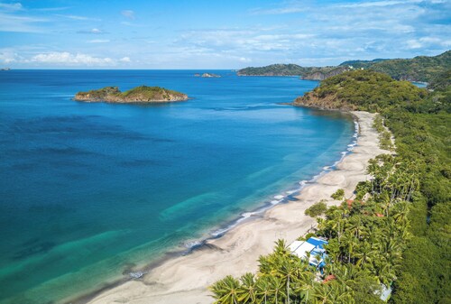 Walk to Best Beaches! 2BR Stylish Villa - Pool, Parking + Massages & breakfast!