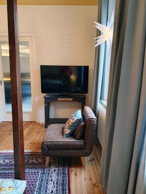 Fernseher, Kamin