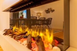 Dining - Central in Coburg: Exclusive city apartment - ideal for groups (Coburg)