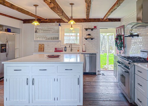 Coastal Antique farmhouse 