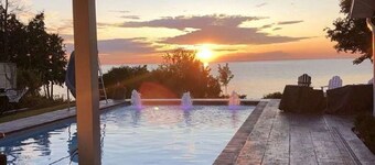 Enjoy your own private family resort! Pool, hot tub, lakefront, sunsets, more!