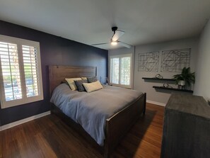 4 bedrooms, desk, free WiFi, bed sheets - Unique large desert(+) rental opportunity (Palm Springs)