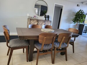 Dining - Unique large desert(+) rental opportunity (Palm Springs)