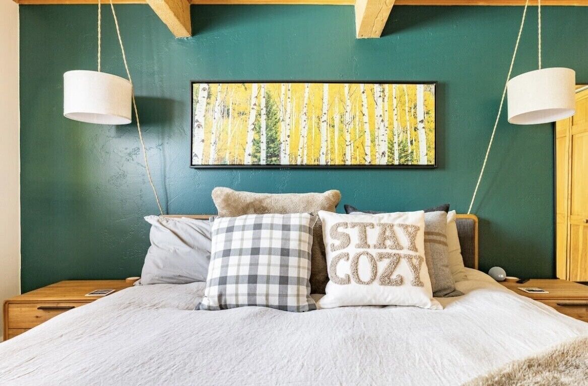 3 chambres, bureau, fer et planche à repasser, lit parapluie