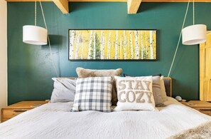 3 chambres, bureau, fer et planche à repasser, lit parapluie