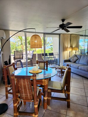 Interior - Oceanfront Sugar Beach · Private Lanai · Heated Pool · Whales & Sunsets (Kihei)