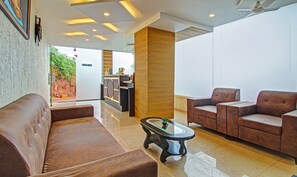 Reception - Treebo Suyogg Retreat (Mahabaleshwar)